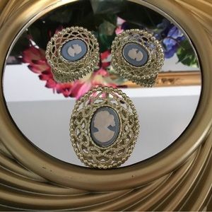 HP-SARAH COVENTRY VINTAGE GOLD CAMEO PIN & GOLD CLIP EARRINGS. NEW CONDITION